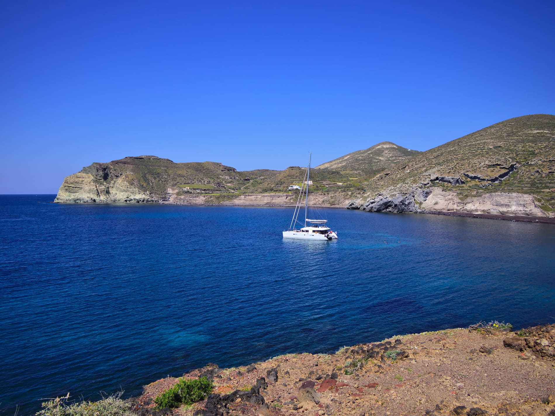 santorini-catamaran-honeymoon