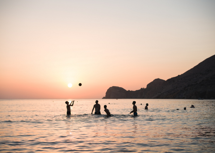 sunset-greece-family